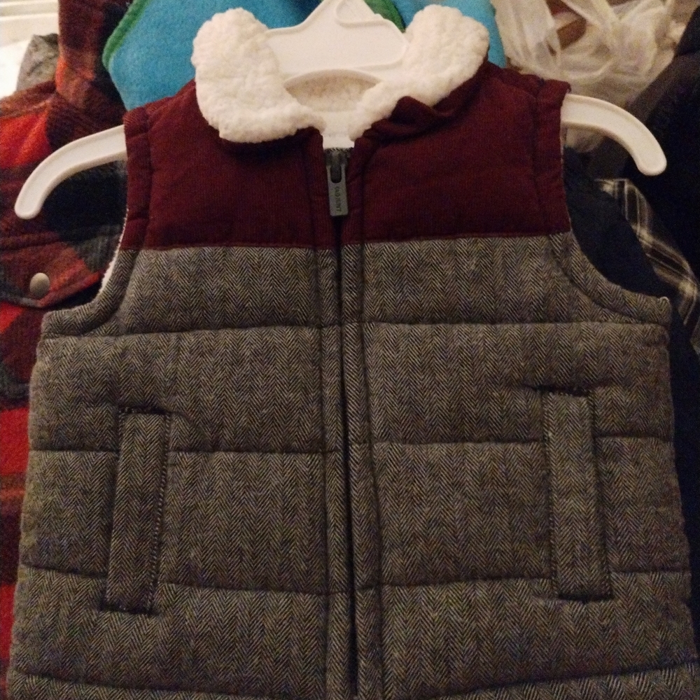 Old Navy Sherpa vest sz 2T